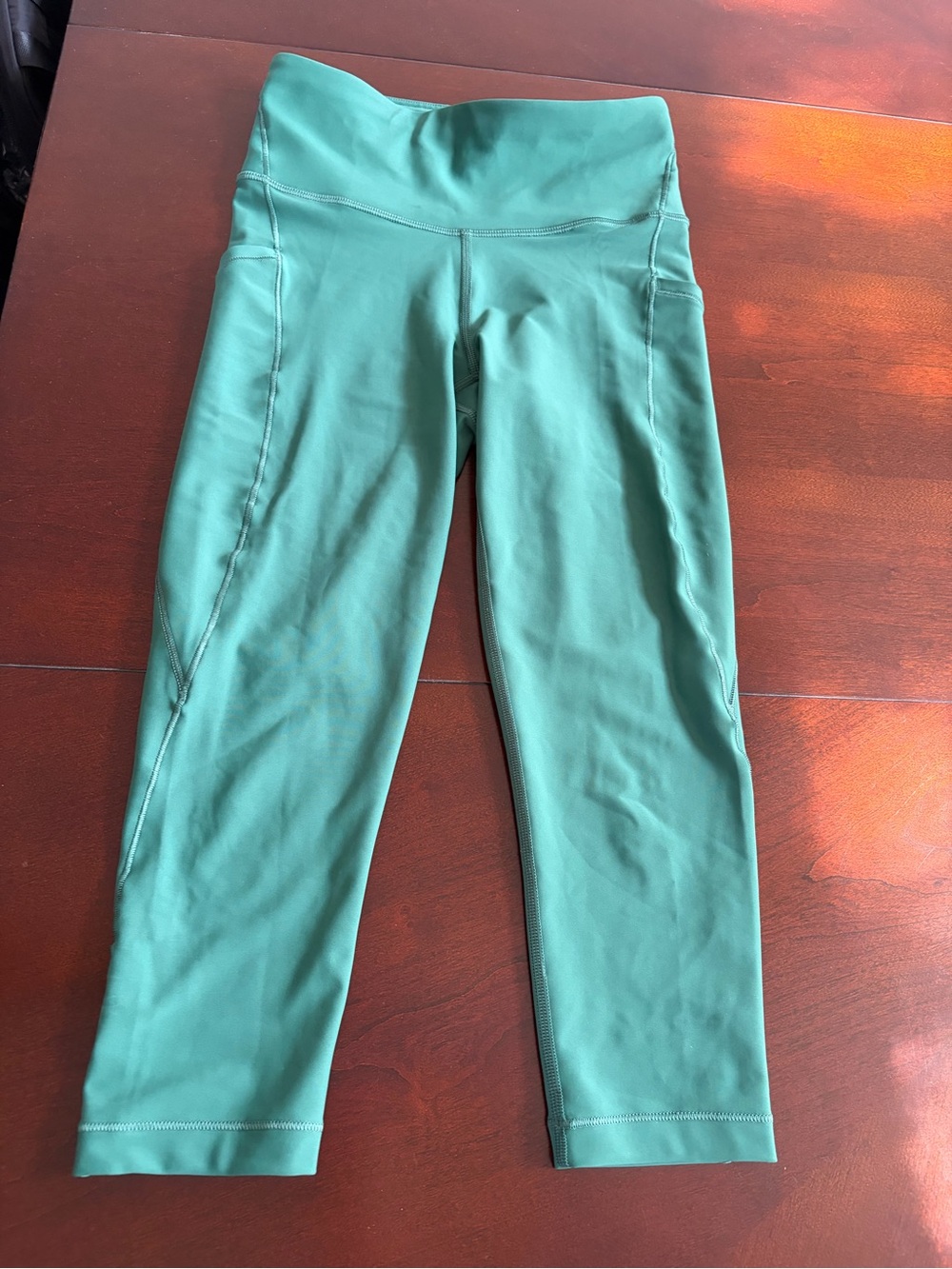 Athleta Interval Stash Capri in Bright Green. XXS